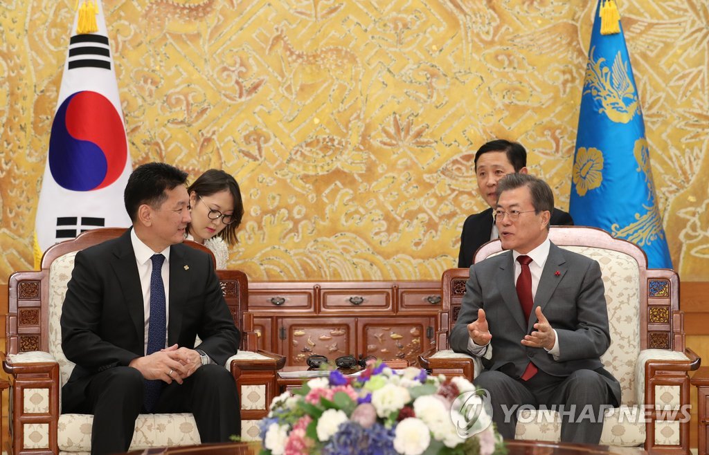 Moon to discuss pandemic cooperation with Mongolian leader in online summit