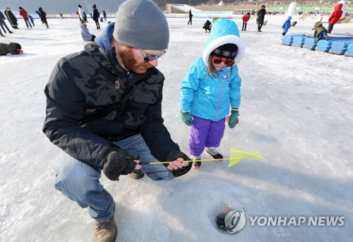 인제빙어축제 개막 일주일 늦춰…"이번엔 소양댐 수위가 높아서"