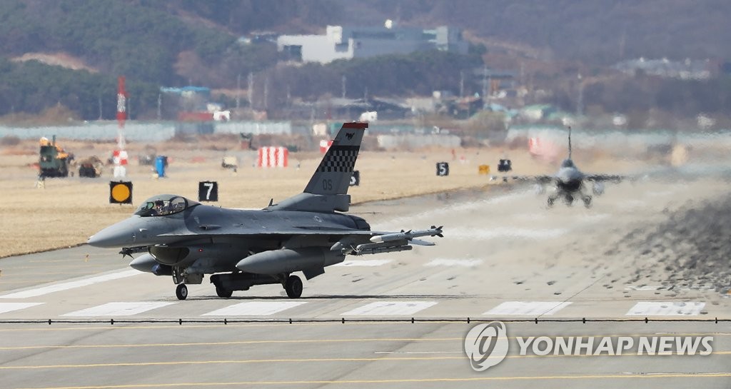 2018년 독수리훈련 기간 오산기지에 착륙하는 미 공군 F-16