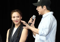 윤미래 '꿀 떨어지는 눈빛'