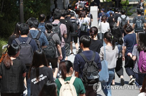  Young S. Koreans delay marriage amid economic uncertainties