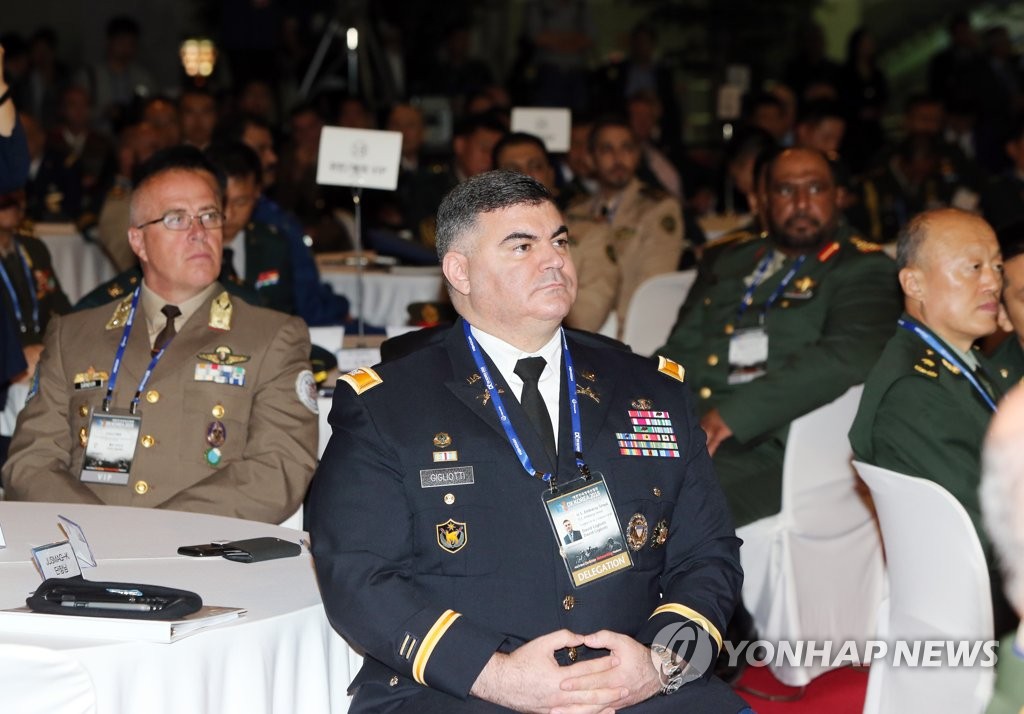 지난해 열린 방위산업전 개막식에 참석한 외국군인들
