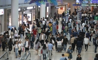 추석연휴 앞두고 북적이는 인천공항