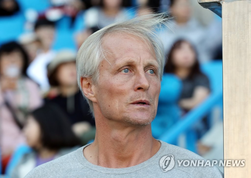 In this file photo from Sept. 30, 2018, Jorn Andersen, head coach of Incheon United, watches his team in action against Gyeongnam FC in a K League 1 match at Incheon Football Stadium in Incheon, 40 kilometers west of Seoul. (Yonhap)