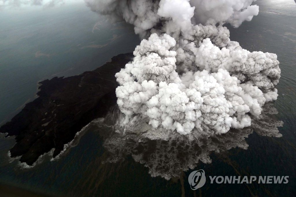 순다해협 화산섬 분출…印尼 쓰나미의 원인說