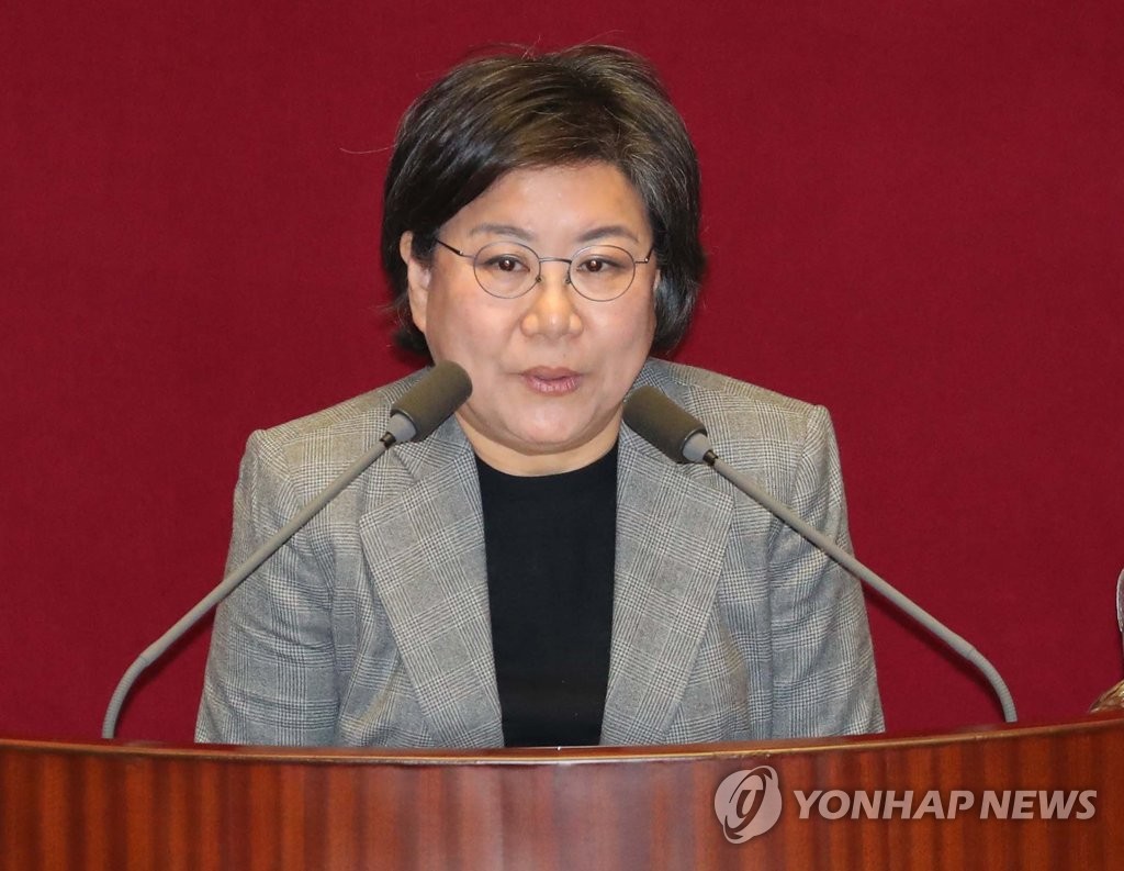인사말 하는 이혜훈 신임 정보위원장