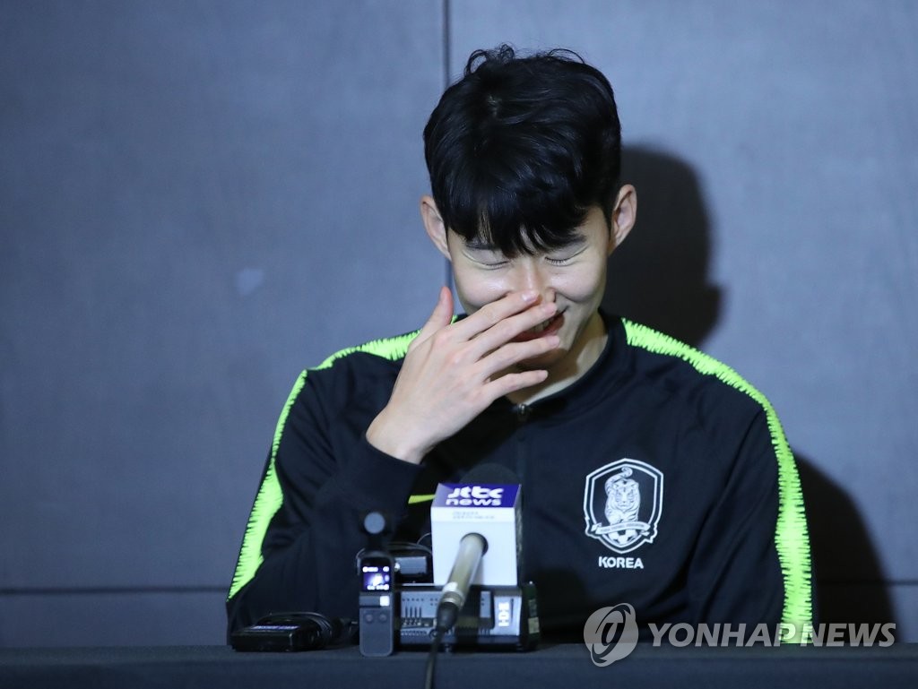 South Korean forward Son Heung-min smiles during a press conference at Yas Island Rotana Hotel in Abu Dhabi on Jan. 14, 2019, two days prior to a Group C match against China at the Asian Football Confederation (AFC) Asian Cup in the United Arab Emirates. (Yonhap)