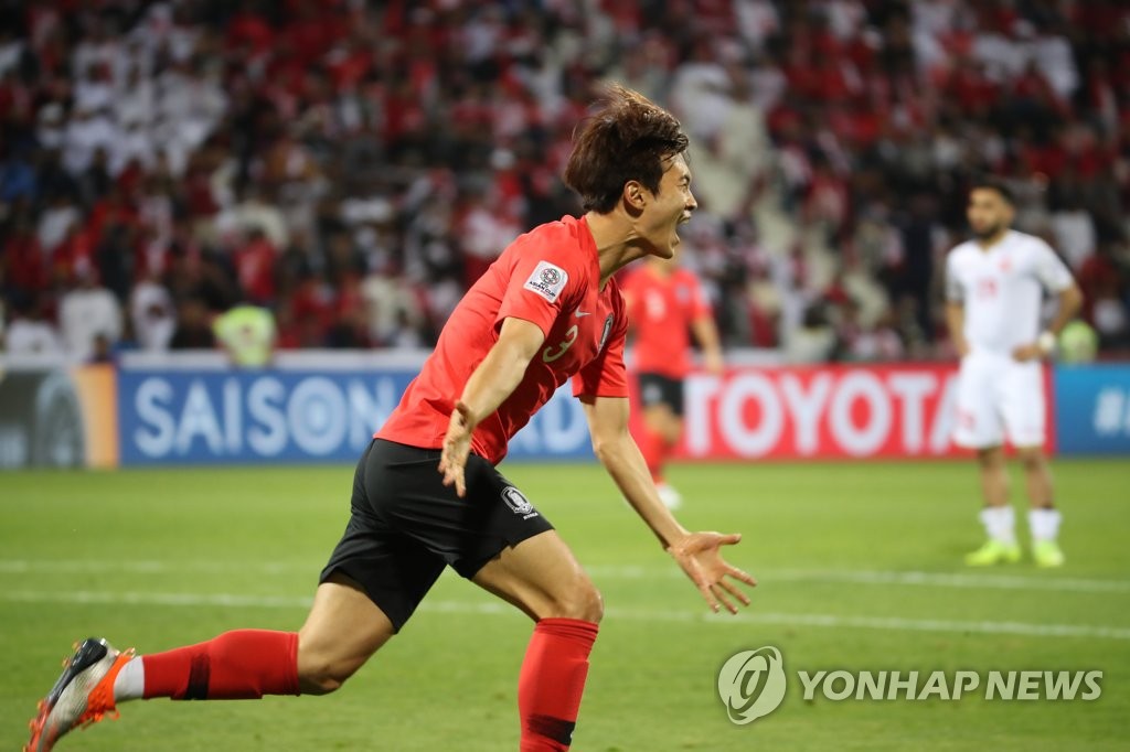 South Korea national football team left back Kim Jin-su celebrates after scoring a goal against Bahrain in the AFC Asian Cup round of 16 match at Rashid Stadium in Dubai, the United Arab Emirates, on Jan. 22, 2019. (Yonhap)