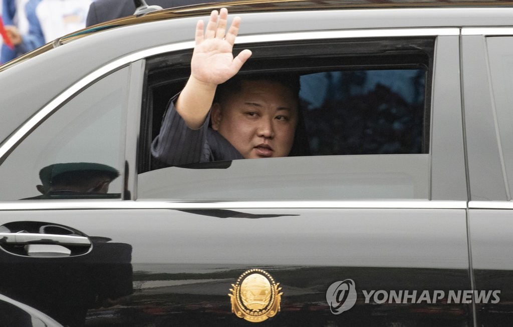 North Korean leader Kim Jong-un waves as his motorcade left Vietnam's Dong Dang Station bordering China on Feb. 26, 2019, for Hanoi where he was set to hold a two-day summit with U.S. President Donald Trump beginning the following day. (Yonhap)