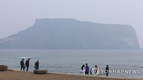 제주 가끔 구름 많음…미세먼지 '매우나쁨'