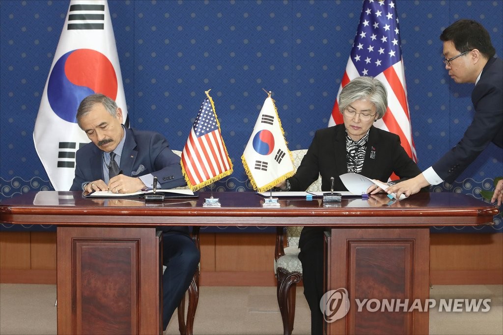 (LEAD) S. Korea, U.S. seal defense cost deal, key to alliance