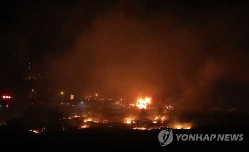 حرائق جبلية في إقليم كانغوان، أمر السكان بالإخلاء