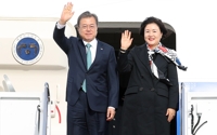 (LEAD) Moon arrives in U.S. to meet Trump on stalled N. Korea dialogue