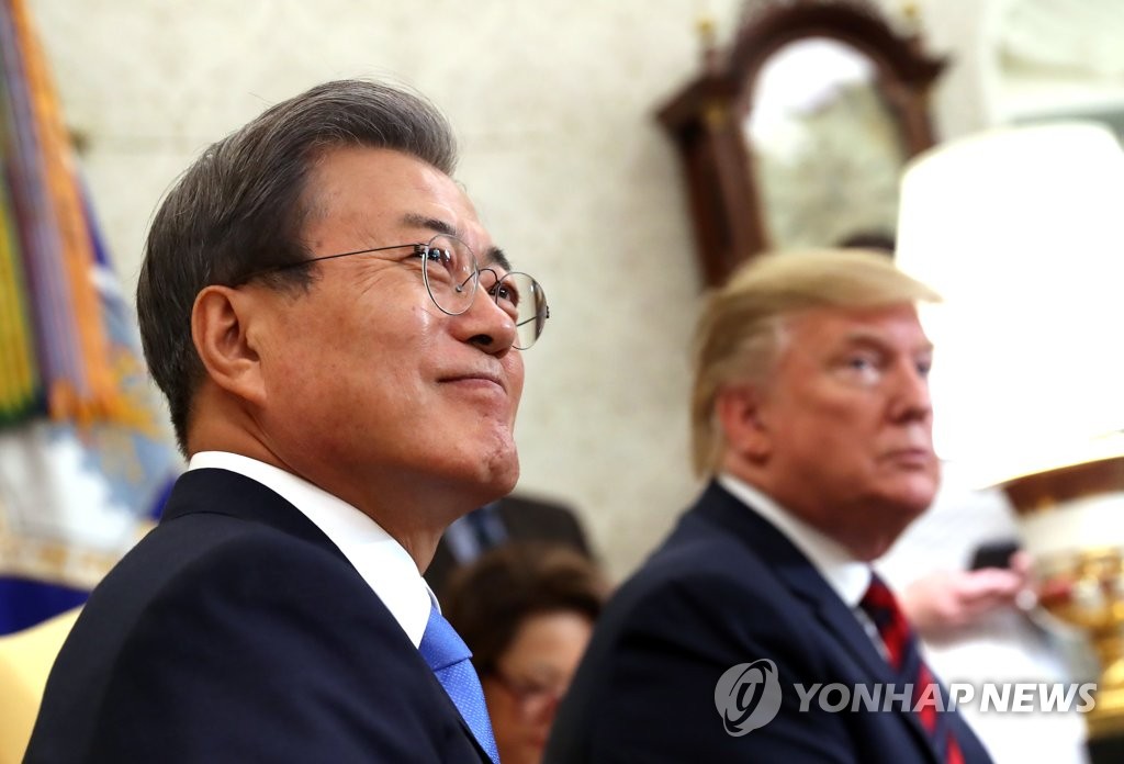 한-미 정상, 오벌오피스에서