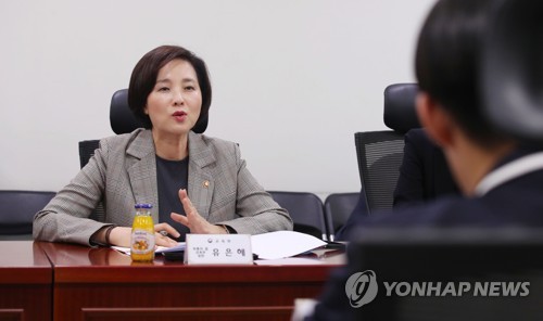 유은혜 "하반기 사학혁신 본격 추진…대학 구조조정 불가피"