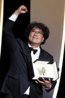 笑顔のポン・ジュノ監督