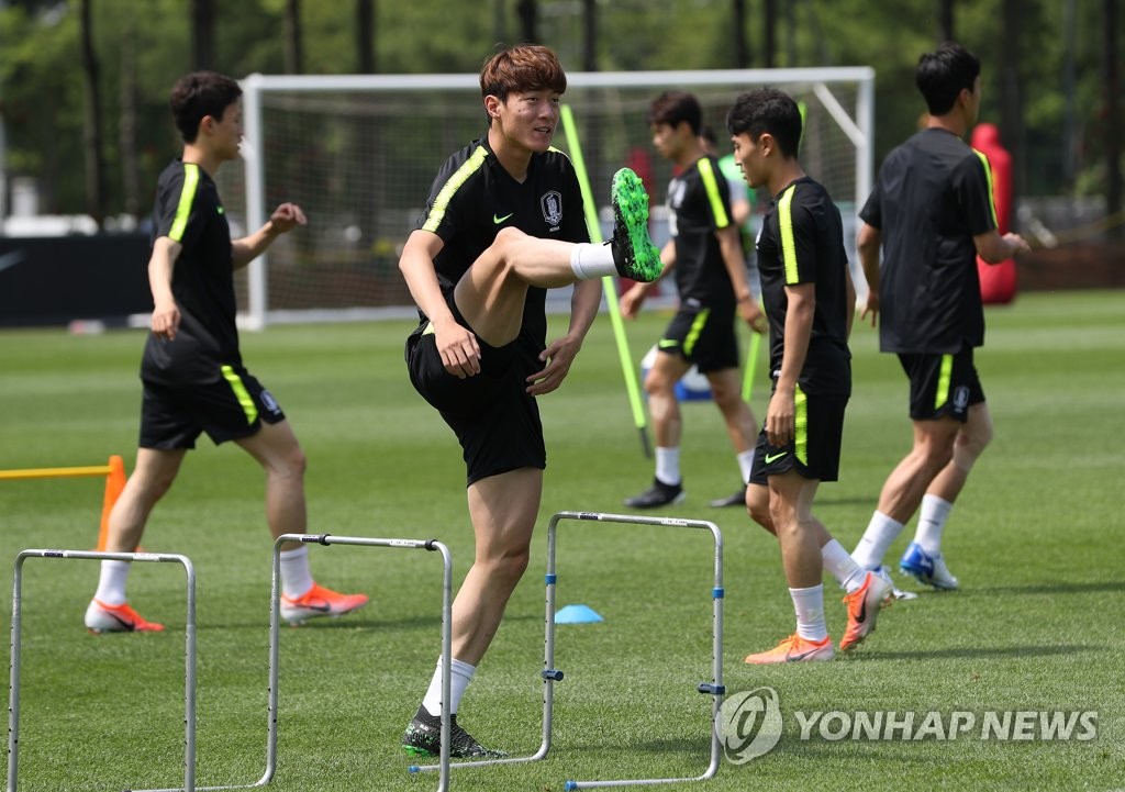 South Korean striker Hwang Ui-jo trains with the men's national football team at the National Football Center in Paju, Gyeonggi Province, on June 4, 2019, in preparation for friendly matches against Australia and Iran. (Yonhap)