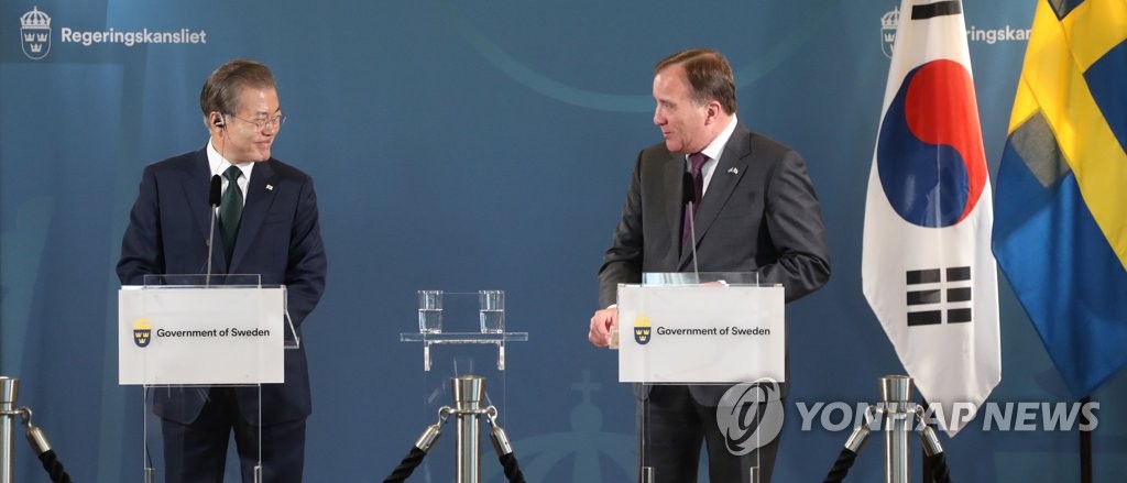 South Korean President Moon Jae-in (L) holds a joint press conference with Swedish Prime Minister Stefan Lofven after their summit talks in Saltsjobaden, a suburb of Stockholm, on June 15, 2019. (Yonhap)
