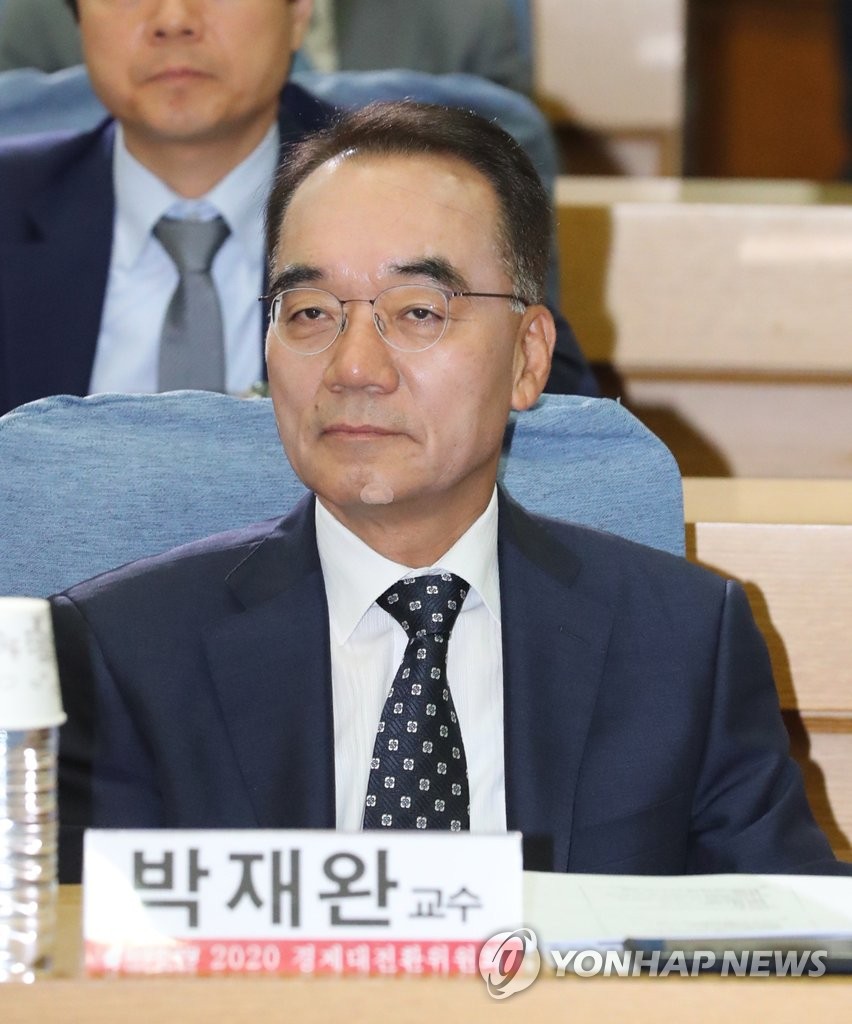 This file photo shows former finance minister Bahk Jae-wan, who was named Samsung Electronics Co.'s new board chairman on Feb. 21, 2020. (Yonhap)