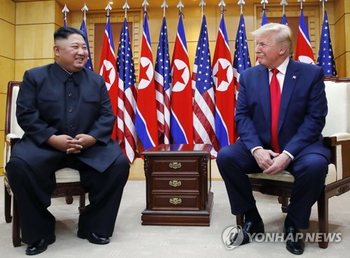 (3rd LD) Trump, Kim meet at DMZ, agree to resume nuclear talks