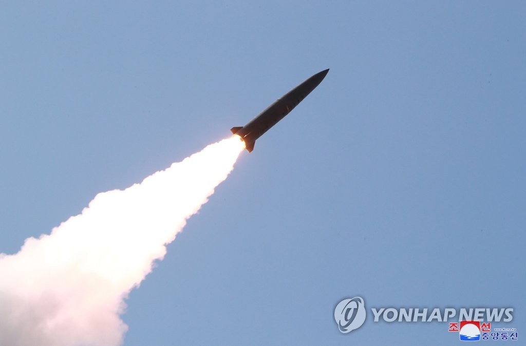 ５月９日に北朝鮮が発射したミサイル＝（朝鮮中央テレビ＝聯合ニュース）《転載・転用禁止》