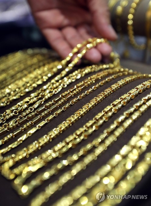 안전자산 금 매력 부각, 국제 금값 6년만에 최고치