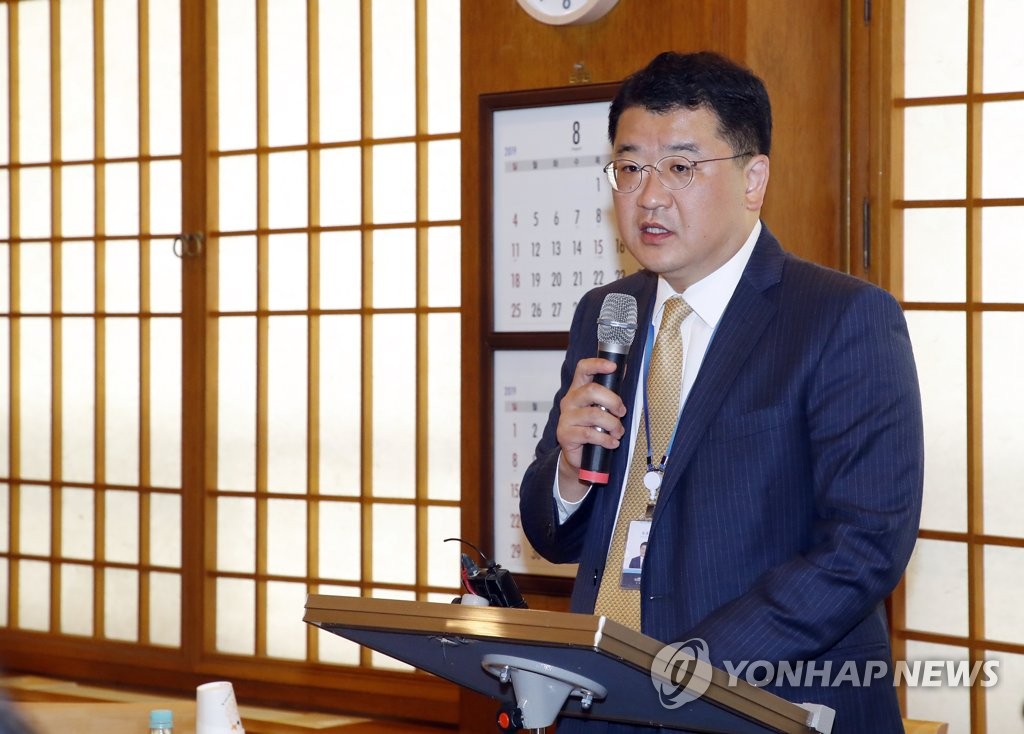This file photo, taken Sept. 19, 2019, shows Choi Jong-kun, then a presidential secretary for peace planning, speaking during a press briefing at the presidential office Cheong Wa Dae in Seoul. (Yonhap)