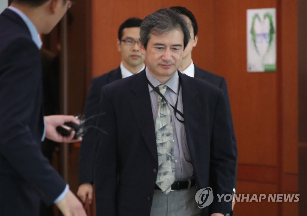 Taisuke Mibae, the minister for political affairs at the Japanese Embassy in Seoul, leaves the foreign ministry building after he was summoned over Japan's latest defense white paper, on Sept. 27, 2019. (Yonhap) 