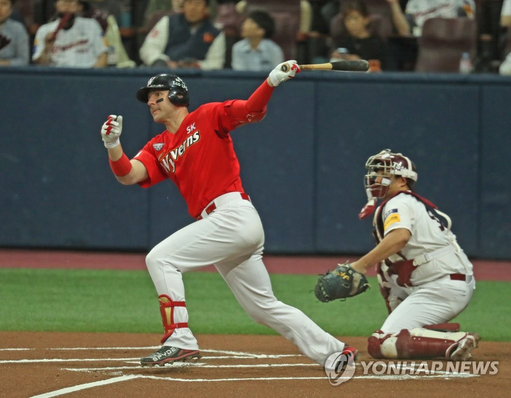 In this file photo from Oct. 17, 2019, Jamie Romak of the SK Wyverns (L) gets a base hit against the Kiwoom Heroes in the top of the first inning of a Korea Baseball Organization postseason game at Gocheok Sky Dome in Seoul. (Yonhap)