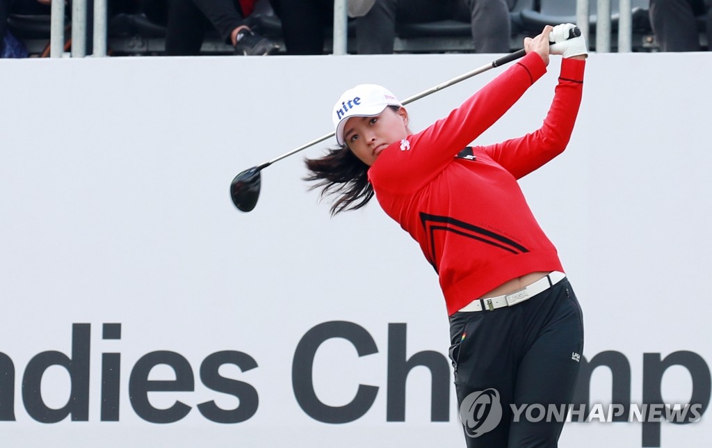 In this file photo from Oct. 25, 2019, Ko Jin-young of South Korea tees off on the second hole during the second round of the BMW Ladies Championship at LPGA International Busan in Busan, 450 kilometers southeast of Seoul. (Yonhap)