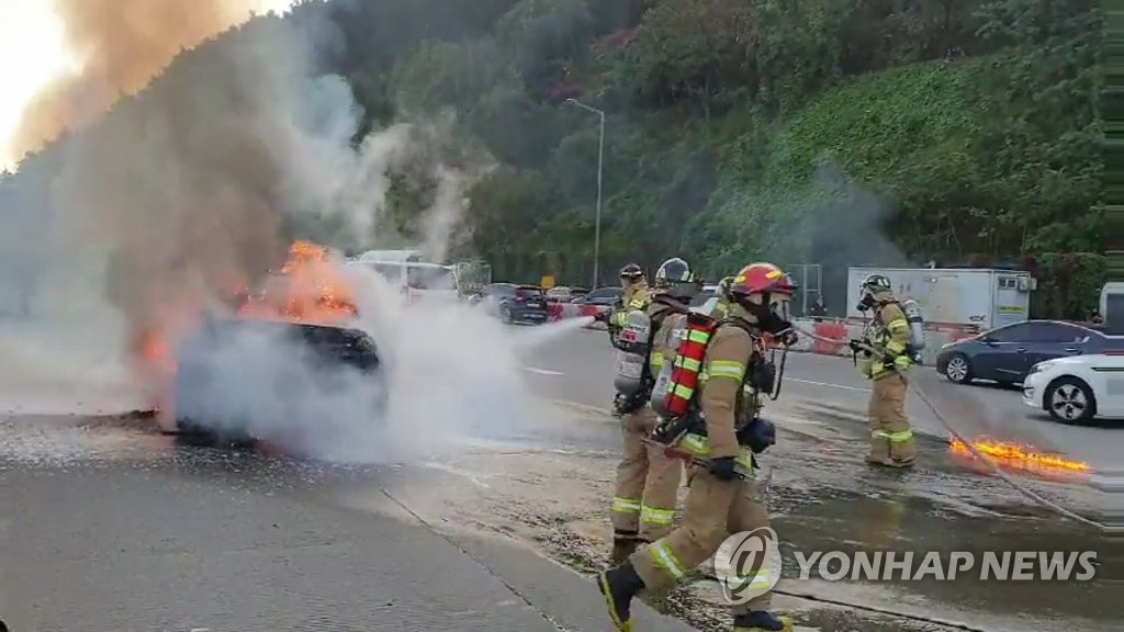 서울외곽순환선 청계 TG서 BMW 화재