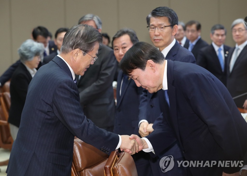 문재인 대통령(왼쪽)과 윤석열 검찰총장 [연합뉴스 자료사진]