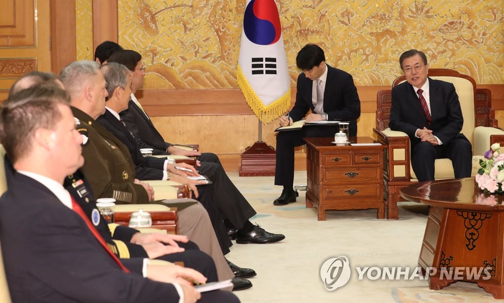 미국 국방장관 접견하는 문 대통령