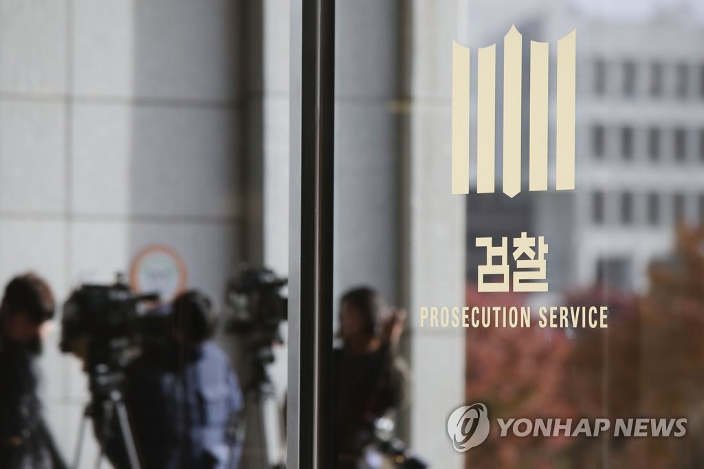 チョ前法相が検察に再出頭　今回も供述拒否か＝韓国