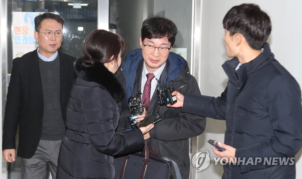 김건모 측 성폭행 혐의로 고소한 여성 무고로 맞고소