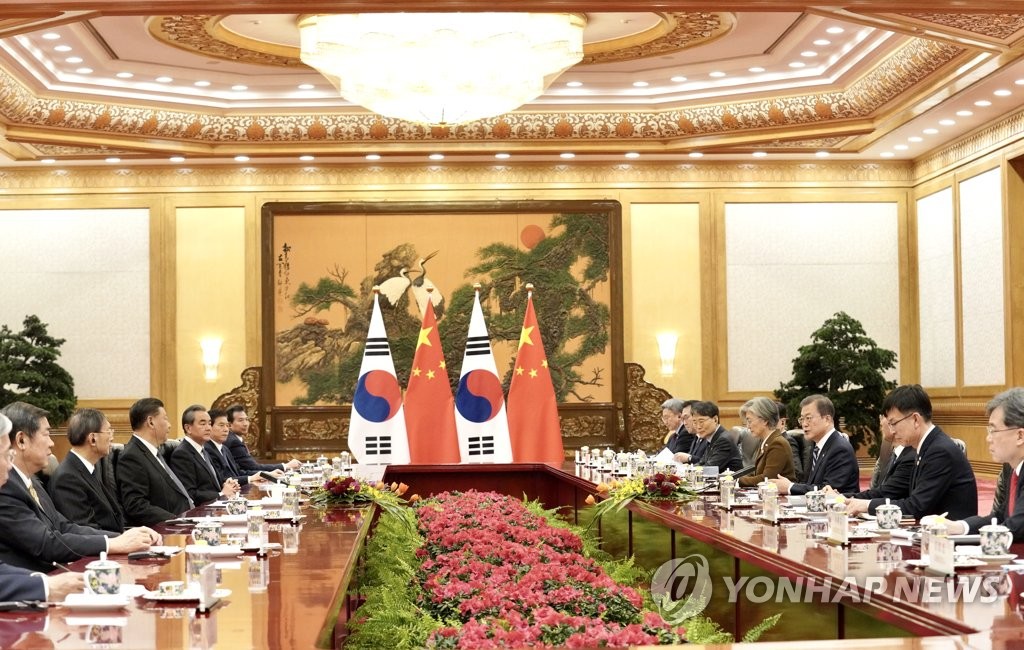 This file photo, dated Dec. 23, 2019, shows the leaders of South Korea and China -- Moon Jae-in (4th from R) and Xi Jinping (4th from L) -- holding summit talks. (Yonhap)