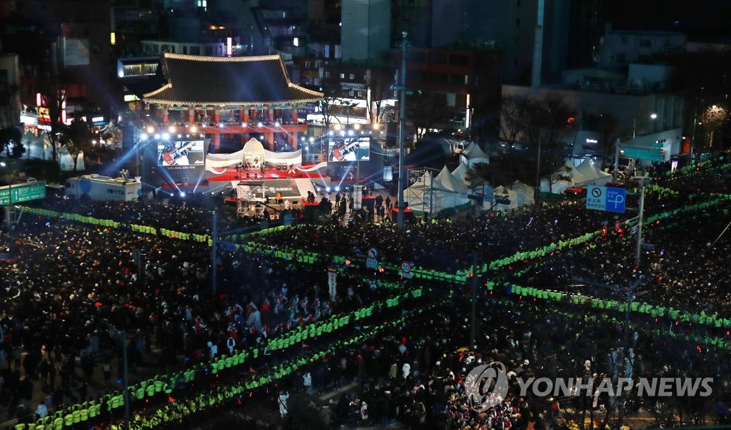 In this file photo taken Dec. 31, 2019, people celebrate the year-end bell-ringing ceremony at Bosingak Pavilion in downtown Seoul. (Yonhap)