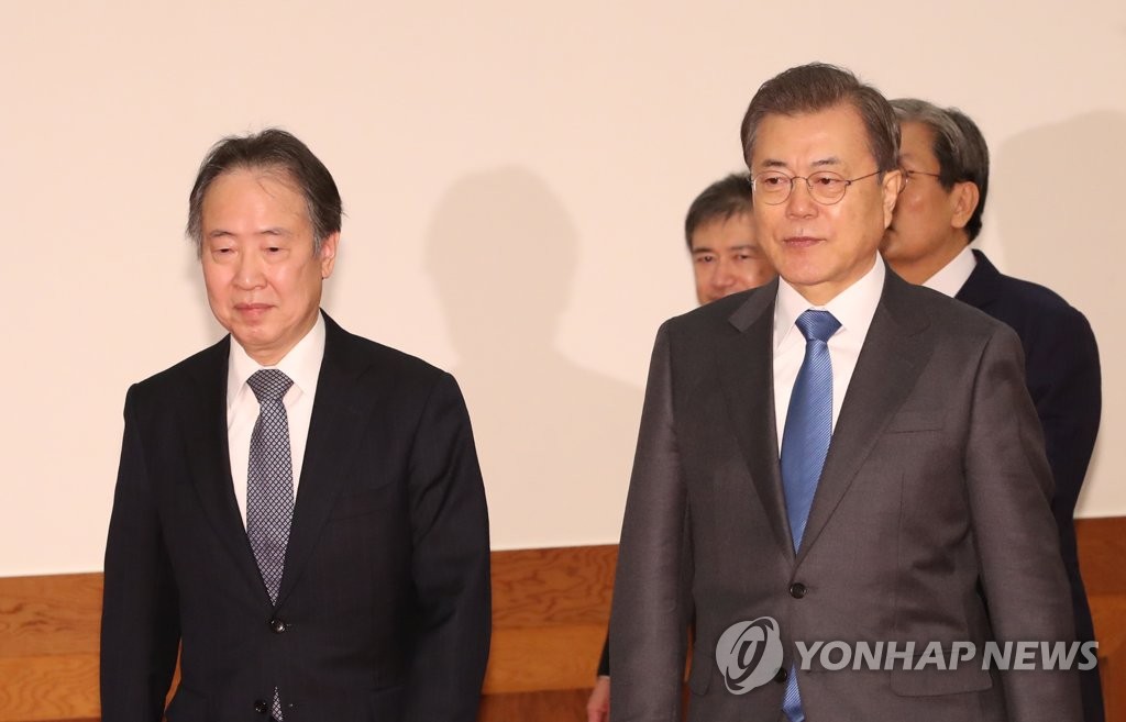 Moon to envoy: I want to meet Abe more often