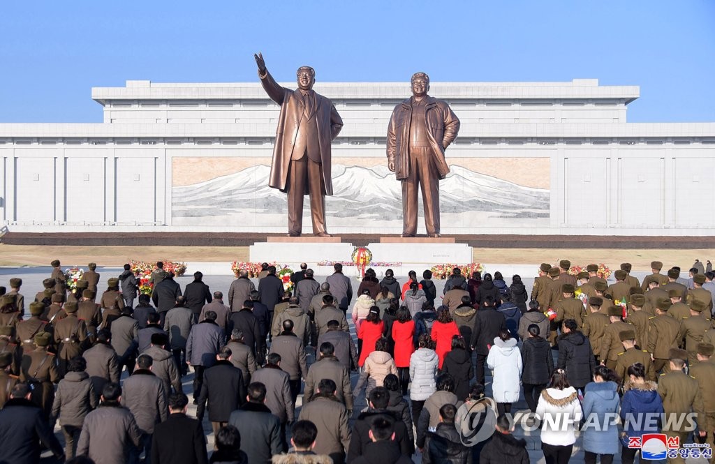 북한 건군절 72주년, 평양 만수대 헌화