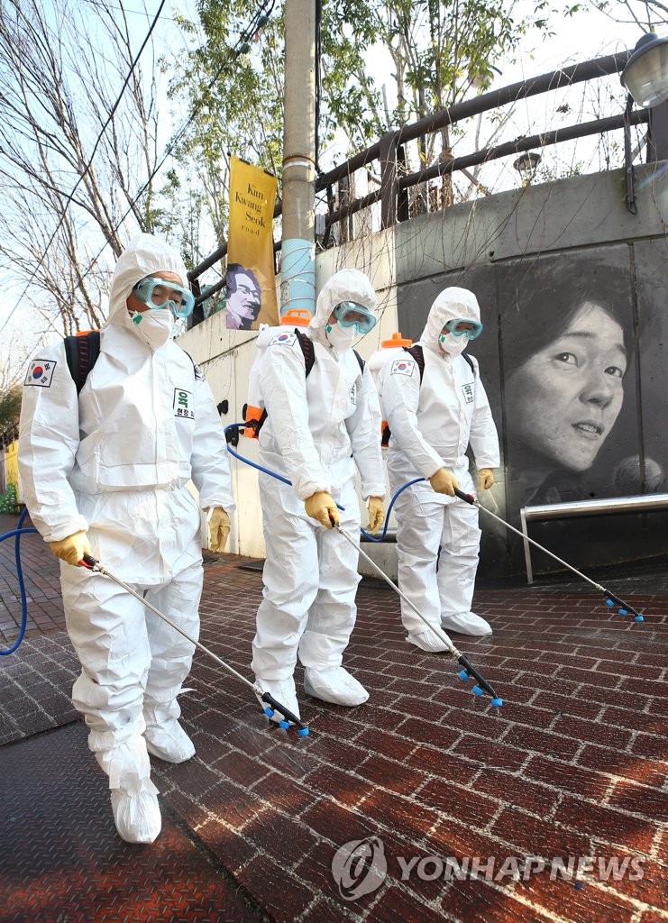 Soldiers disinfect Kim Kwang-seok Memorial Street, a famous tourist spot, in the southeastern city of Daegu on March 5, 2020, as part of preventive measures against the spread of the COVID-19 coronavirus. (Yonhap)