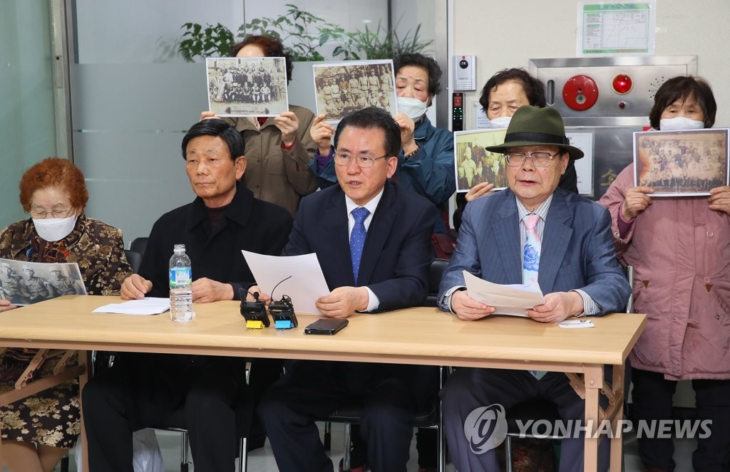 시민당 비례배제 반발회견하는 '가자!평화인권당'