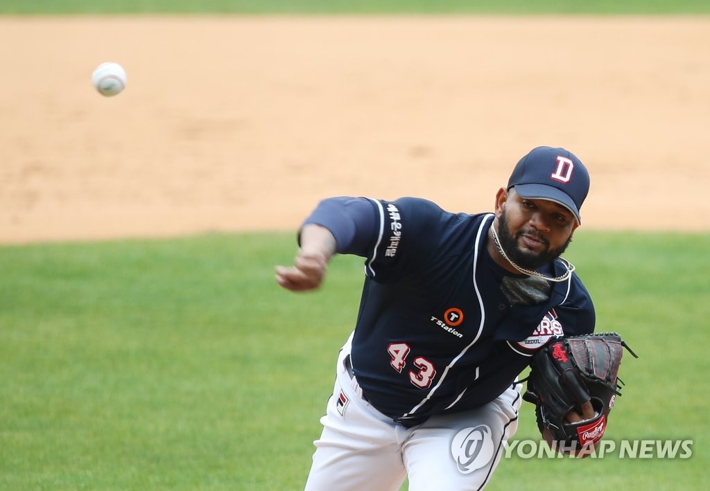 In this file photo from April 19, 2020, Raul Alcantara of the Doosan Bears pitches in an intrasquad game at Jamsil Stadium in Seoul. (Yonhap)