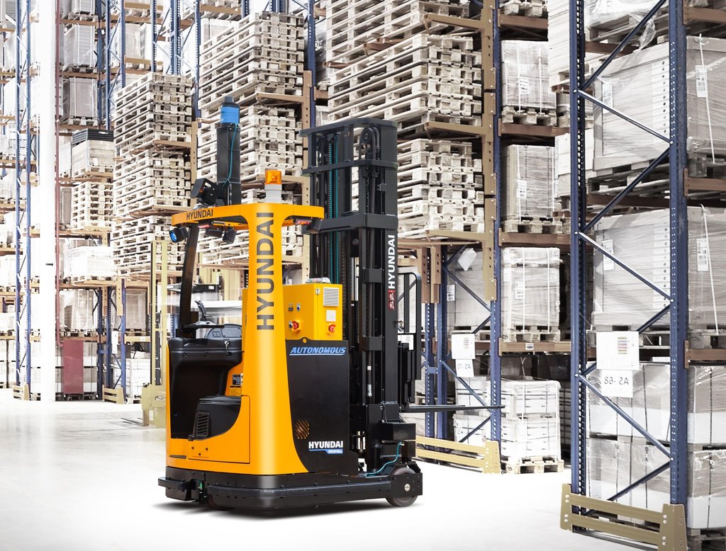 This file photo, provided by Hyundai Construction Equipment Co., shows an unmanned forklift that hit the market in April 2019. (PHOTO NOT FOR SALE) (Yonhap)