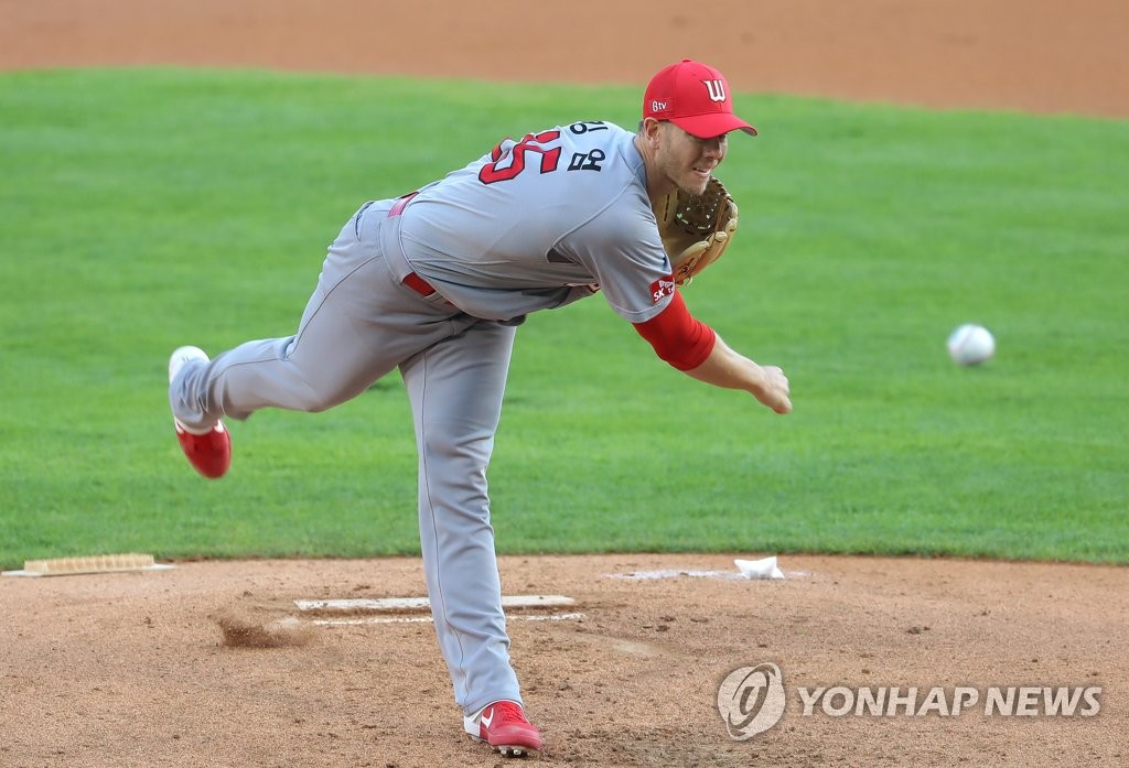 In this file photo from May 12, 2020, Nick Kingham of the SK Wyverns pitches against the LG Twins in a Korea Baseball Organization regular season game at Jamsil Baseball Stadium in Seoul. (Yonhap)