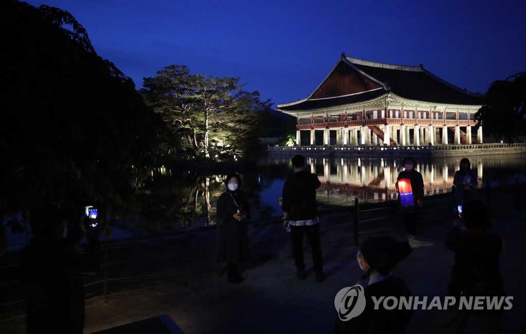 Nighttime tour of Gyeongbok Palace to begin this week