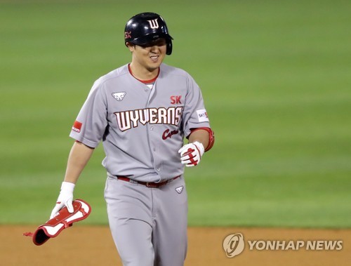 Hyun-Jin Ryu donates to Korea Disaster Relief Association