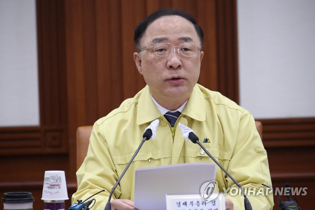 Finance Minister Hong Nam-ki speaks at a meeting with economy-related ministers on June 19, 2020. (Yonhap) 