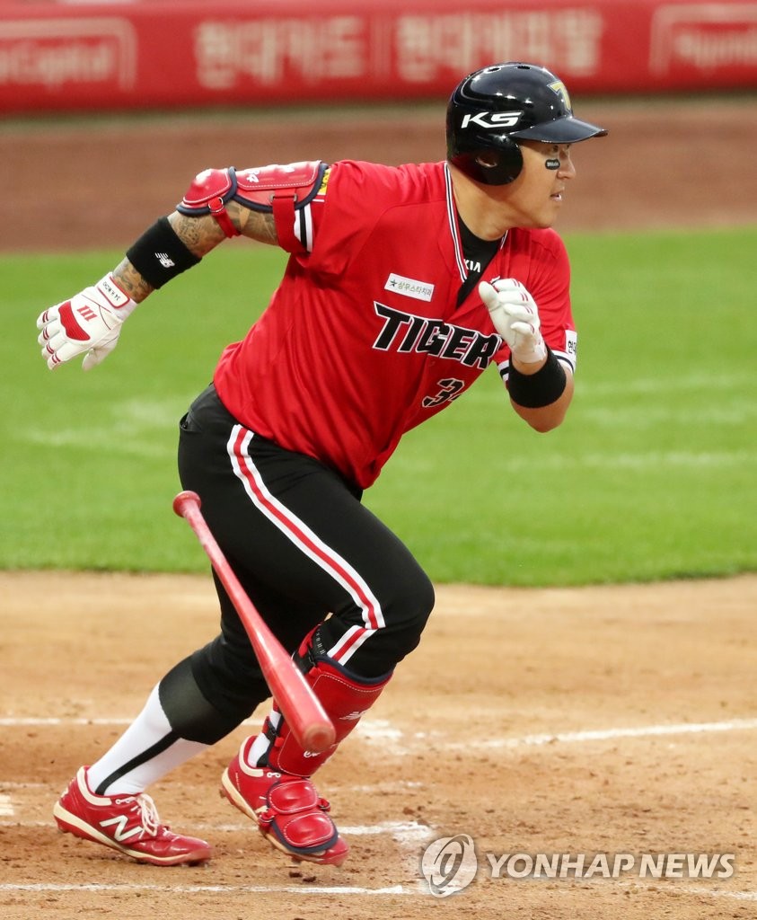 In this file photo from June 21, 2020, Choi Hyoung-woo of the Kia Tigers runs to first base after hitting a single against the Samsung Lions during their Korea Baseball Organization regular season game at Gwangju-Kia Champions Field in Gwangju, 330 kilometers south of Seoul. (Yonhap)