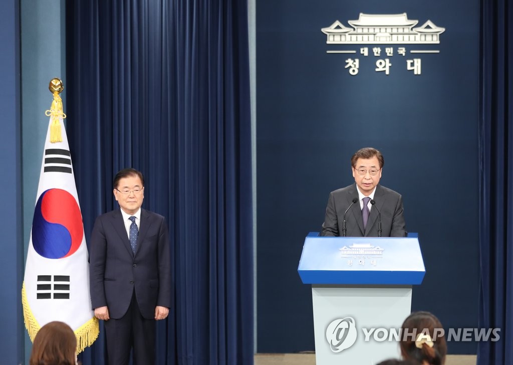 Suh Hoon (R), tapped as new director of national security at Cheong Wa Dae, with his outgoing predecessor Chung Eui-yong standing next to him, speaks to reporters at the Chunchugwan press room of the presidential compound in Seoul on July 3, 2020. (Yonhap)