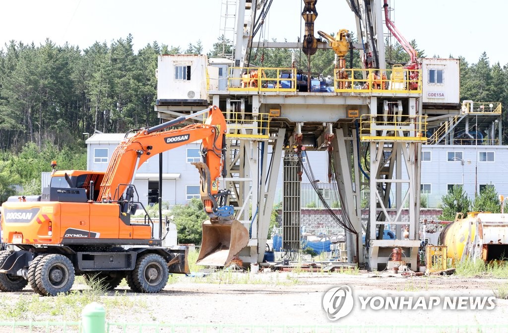 포항지열발전소 정리에 동원된 중장비